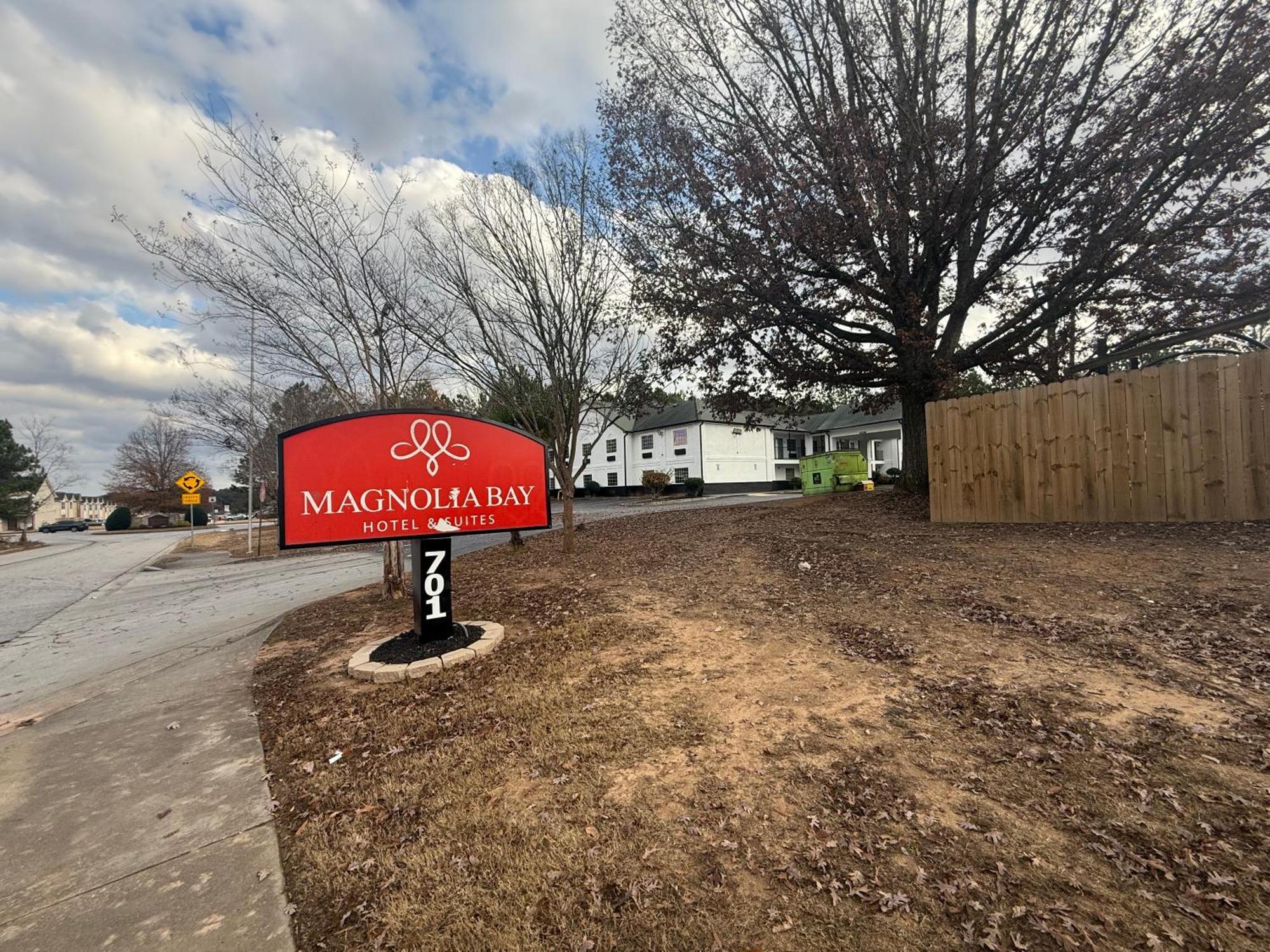 Magnolia Bay Hotel & Suites Jonesboro Bagian luar foto
