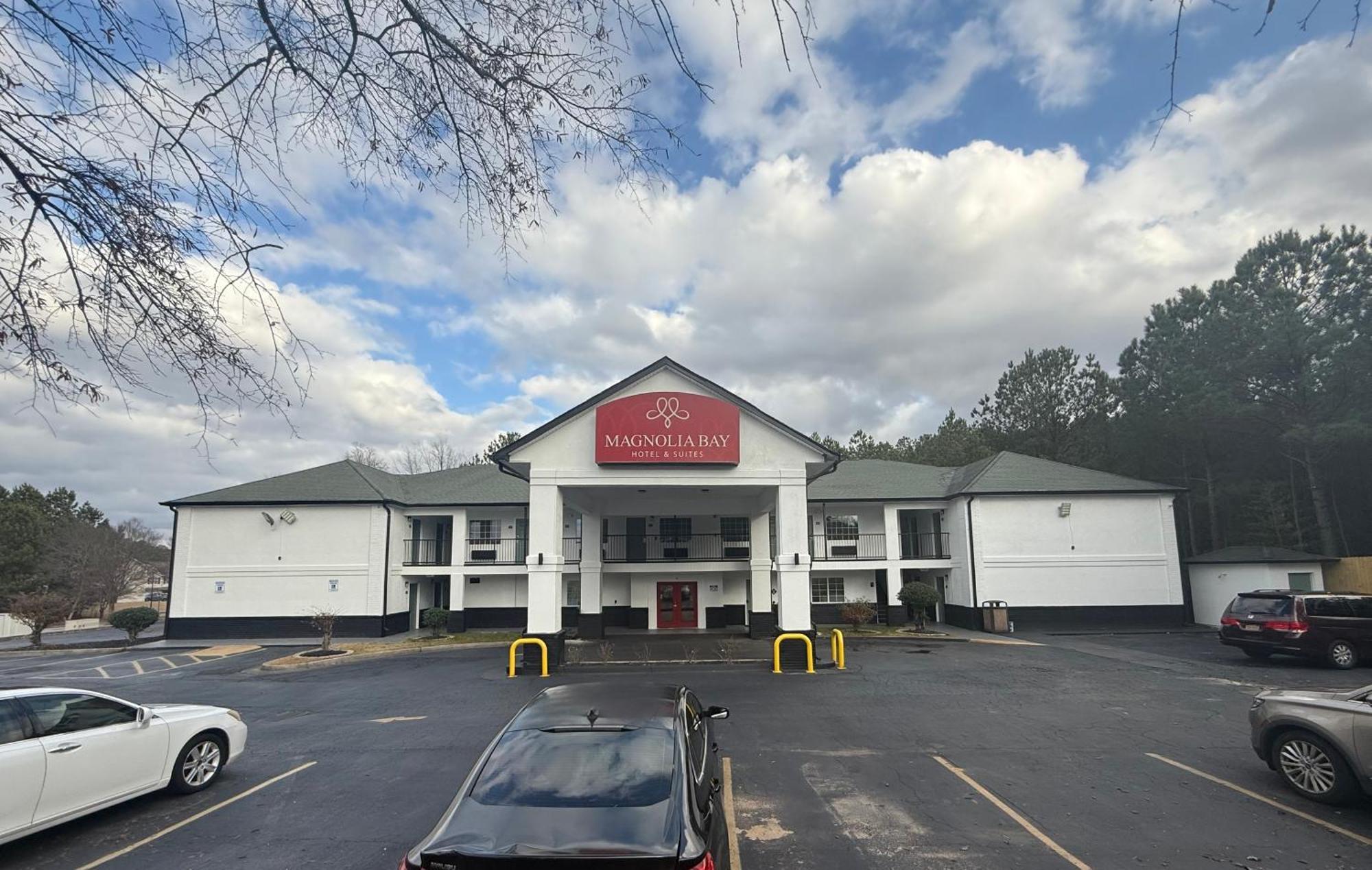 Magnolia Bay Hotel & Suites Jonesboro Bagian luar foto