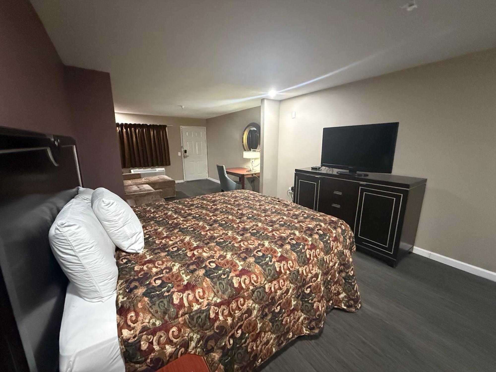 Magnolia Bay Hotel & Suites Jonesboro Bagian luar foto