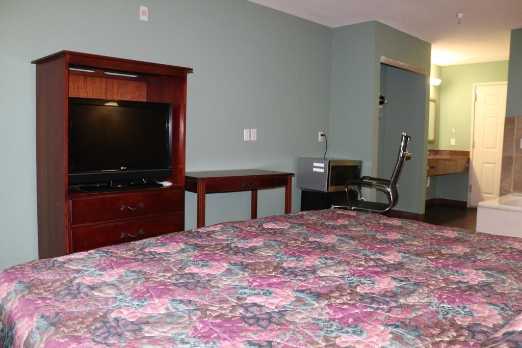 Magnolia Bay Hotel & Suites Jonesboro Bagian luar foto