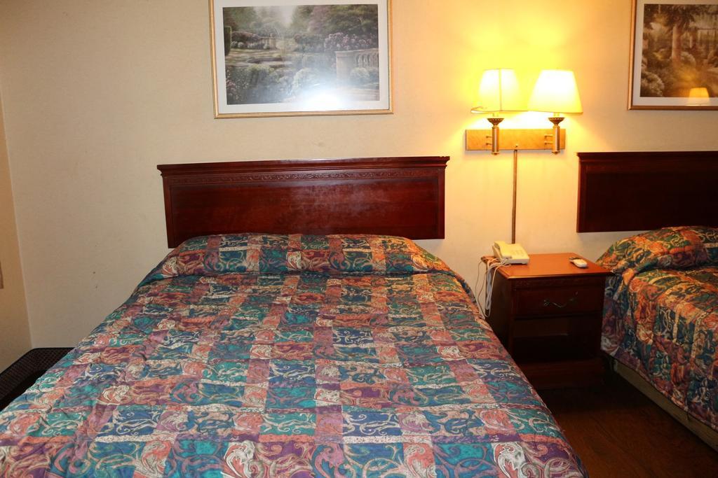 Magnolia Bay Hotel & Suites Jonesboro Bagian luar foto