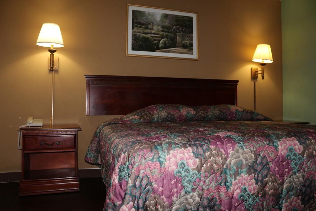 Magnolia Bay Hotel & Suites Jonesboro Bagian luar foto
