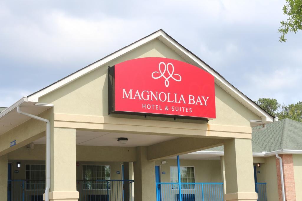 Magnolia Bay Hotel & Suites Jonesboro Bagian luar foto