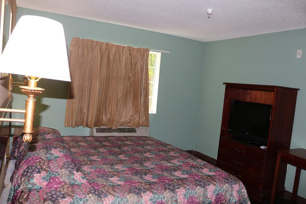 Magnolia Bay Hotel & Suites Jonesboro Bagian luar foto