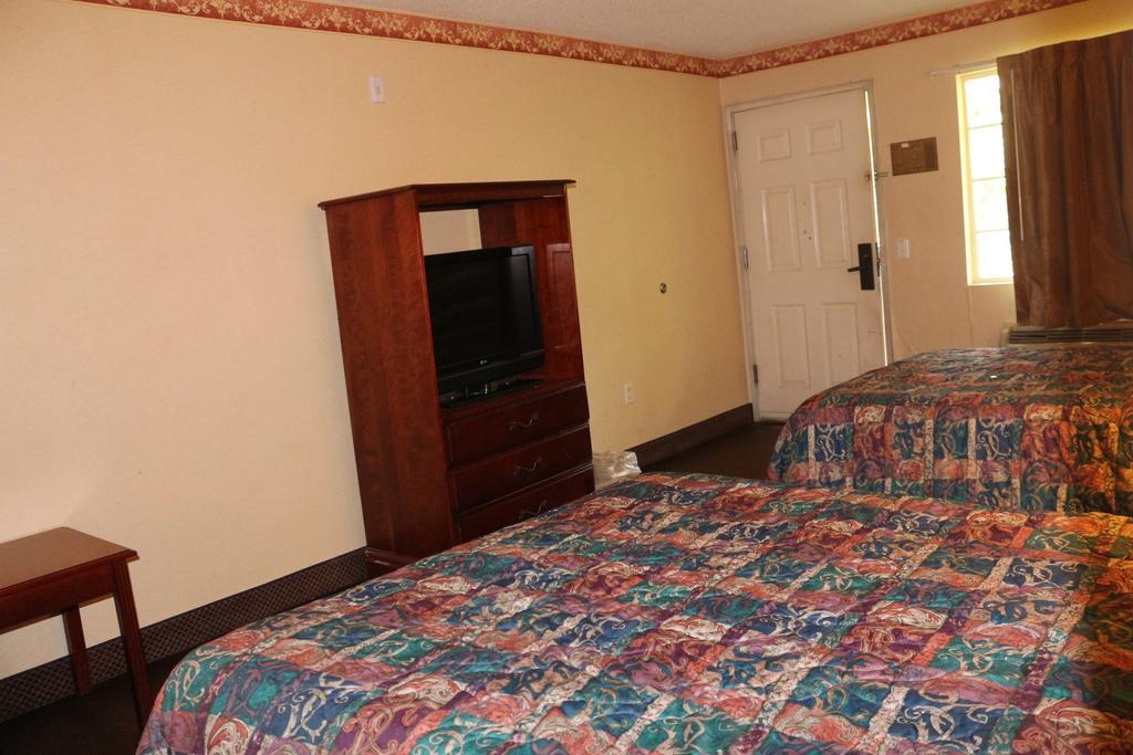 Magnolia Bay Hotel & Suites Jonesboro Bagian luar foto