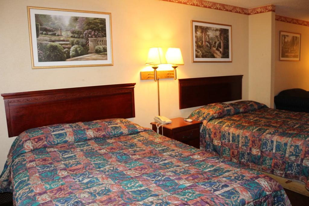 Magnolia Bay Hotel & Suites Jonesboro Bagian luar foto