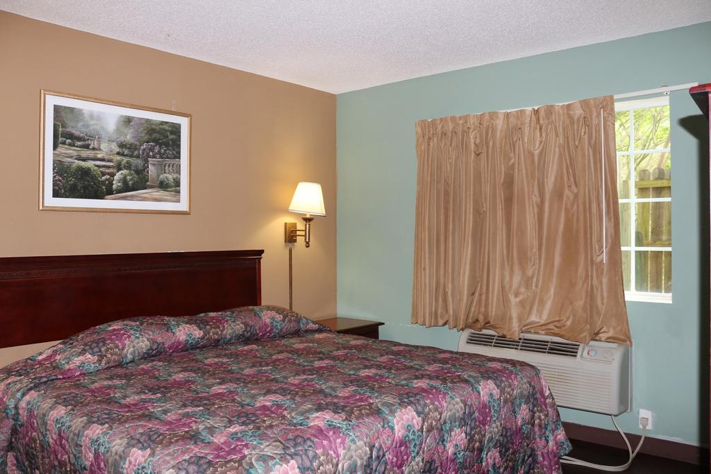 Magnolia Bay Hotel & Suites Jonesboro Bagian luar foto