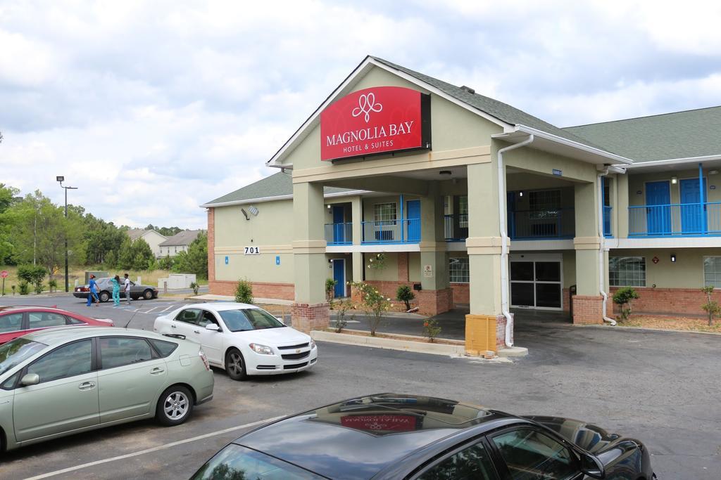 Magnolia Bay Hotel & Suites Jonesboro Bagian luar foto