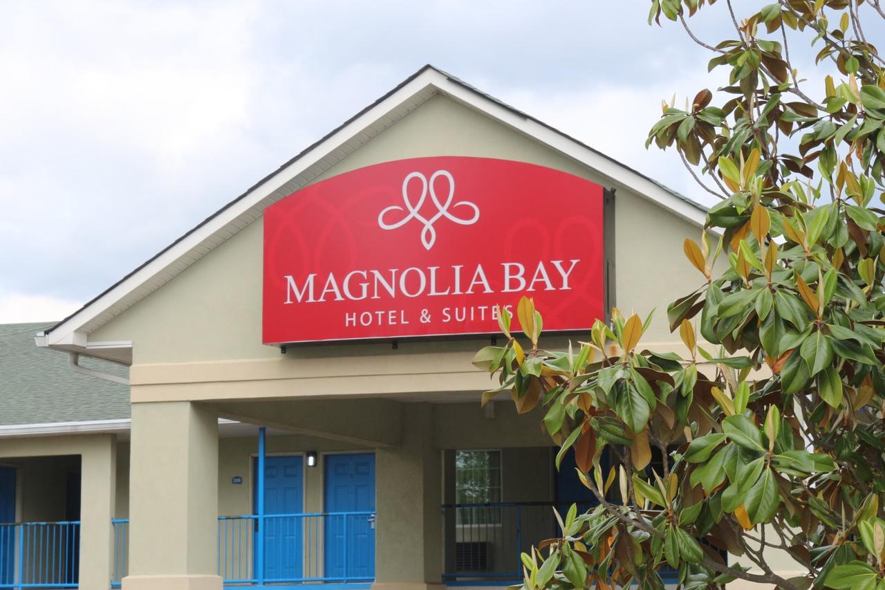 Magnolia Bay Hotel & Suites Jonesboro Bagian luar foto