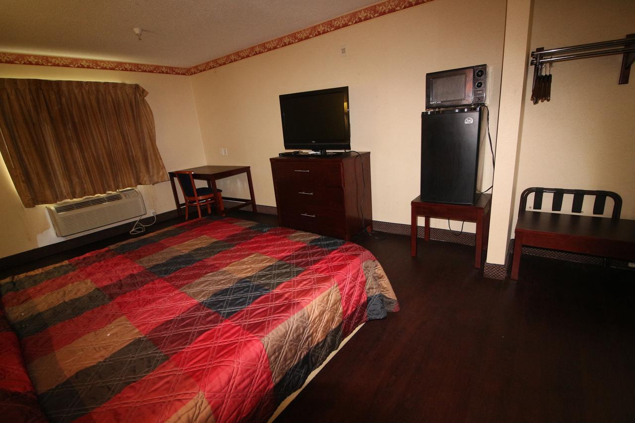Magnolia Bay Hotel & Suites Jonesboro Bagian luar foto