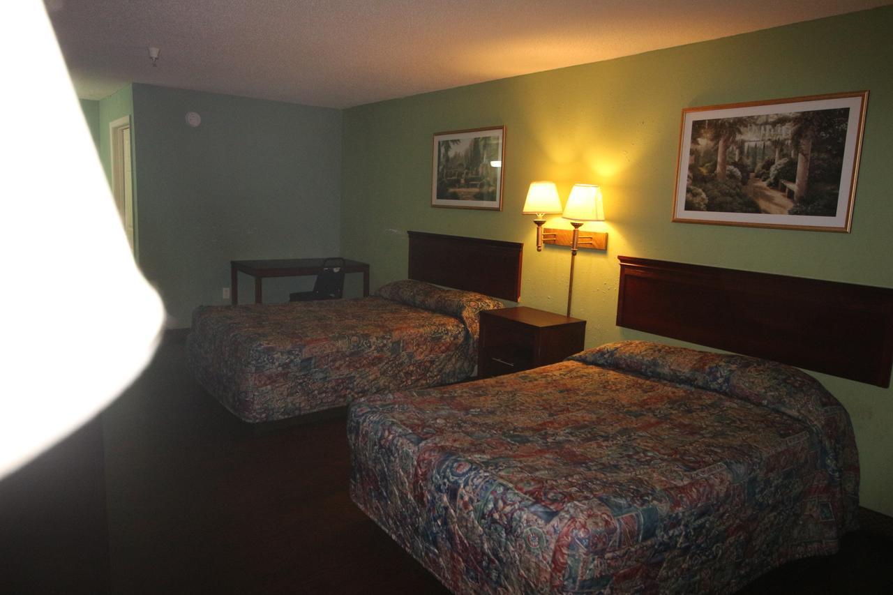 Magnolia Bay Hotel & Suites Jonesboro Bagian luar foto
