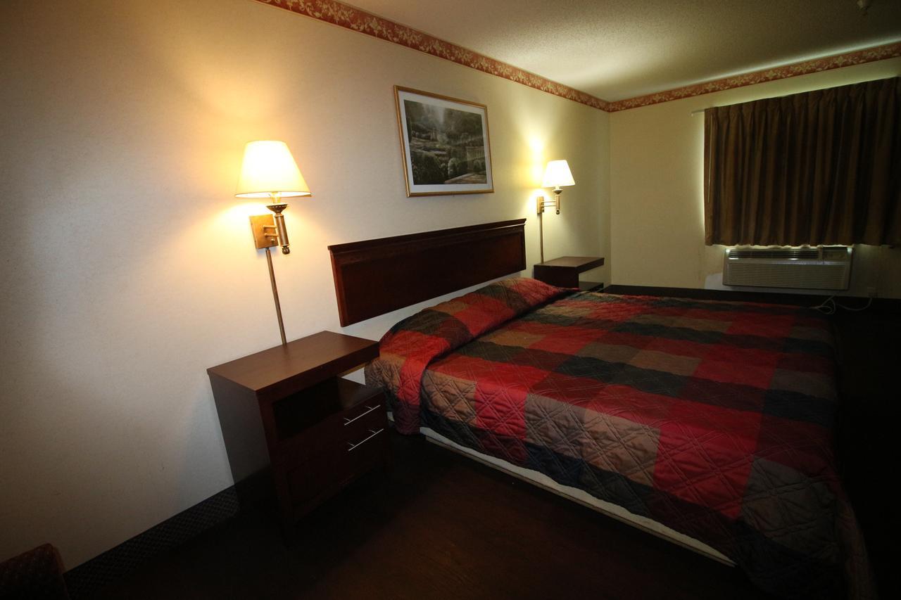 Magnolia Bay Hotel & Suites Jonesboro Bagian luar foto