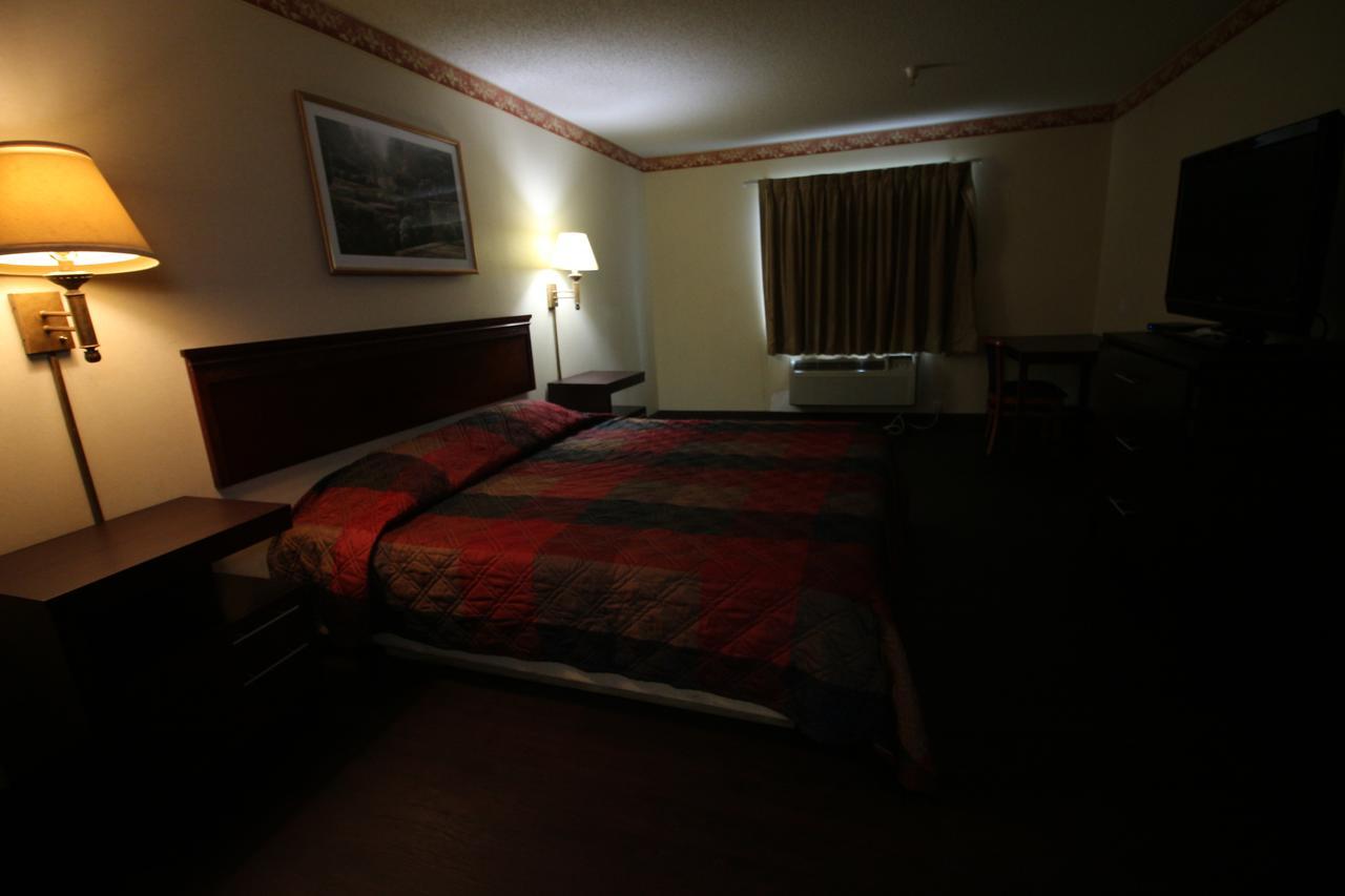 Magnolia Bay Hotel & Suites Jonesboro Bagian luar foto