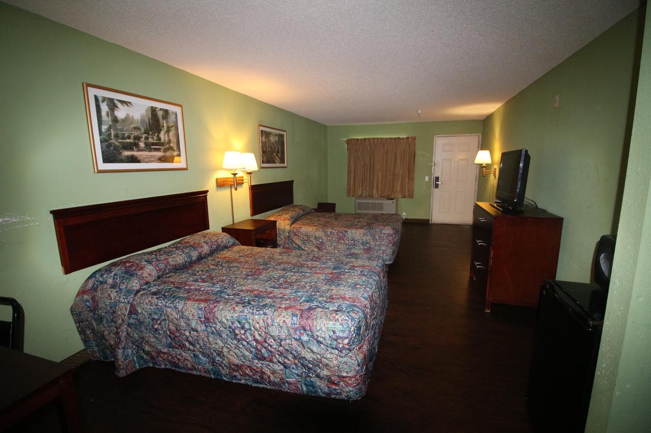 Magnolia Bay Hotel & Suites Jonesboro Bagian luar foto