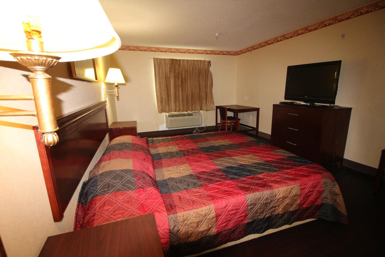 Magnolia Bay Hotel & Suites Jonesboro Bagian luar foto