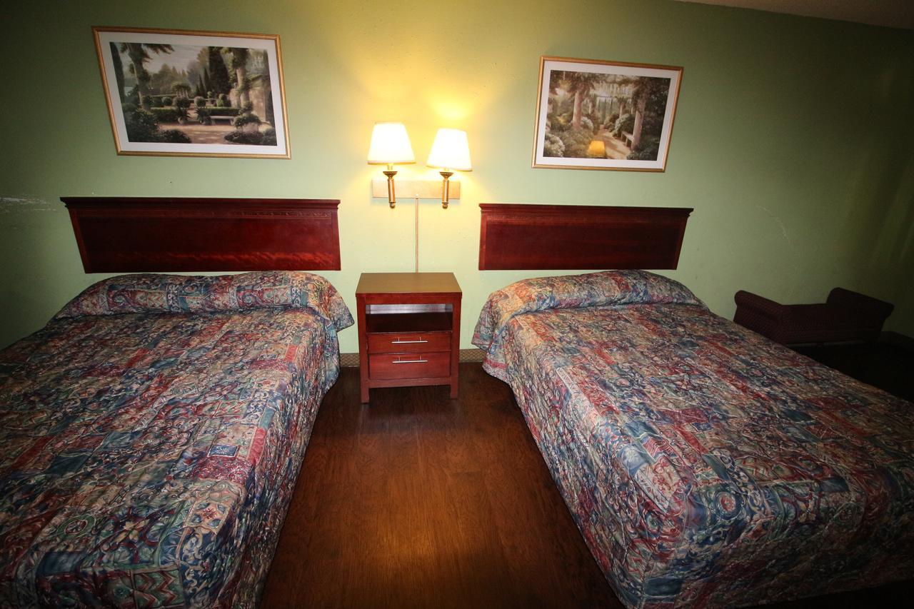 Magnolia Bay Hotel & Suites Jonesboro Bagian luar foto