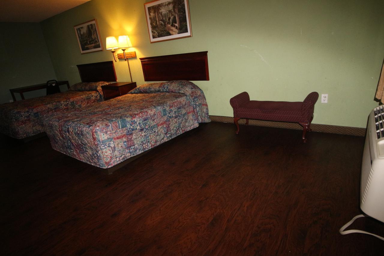 Magnolia Bay Hotel & Suites Jonesboro Bagian luar foto
