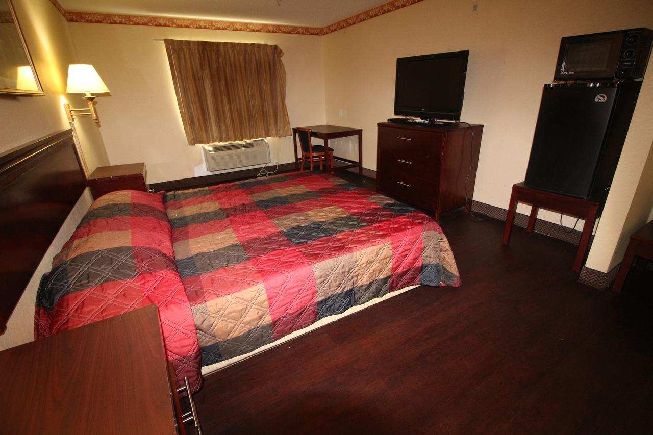 Magnolia Bay Hotel & Suites Jonesboro Bagian luar foto