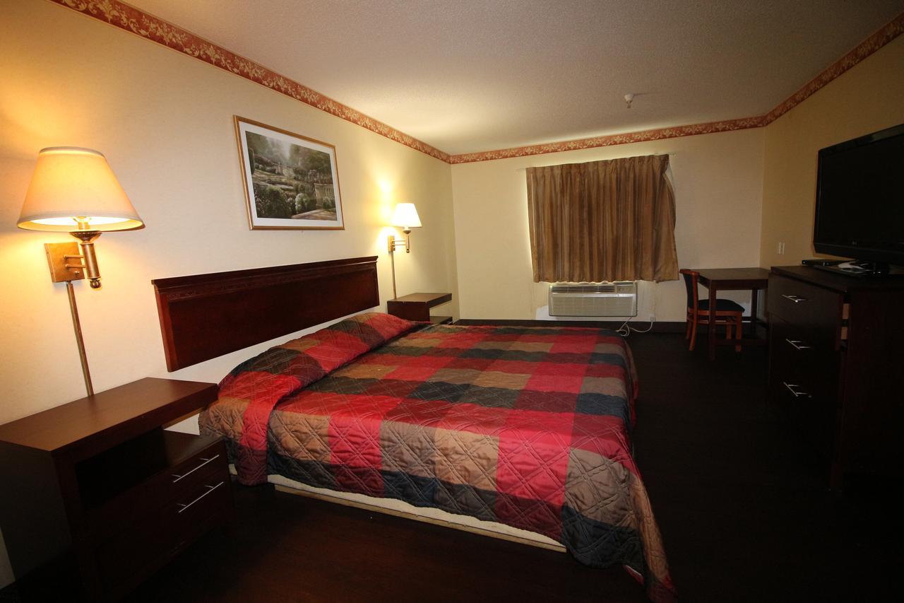 Magnolia Bay Hotel & Suites Jonesboro Bagian luar foto
