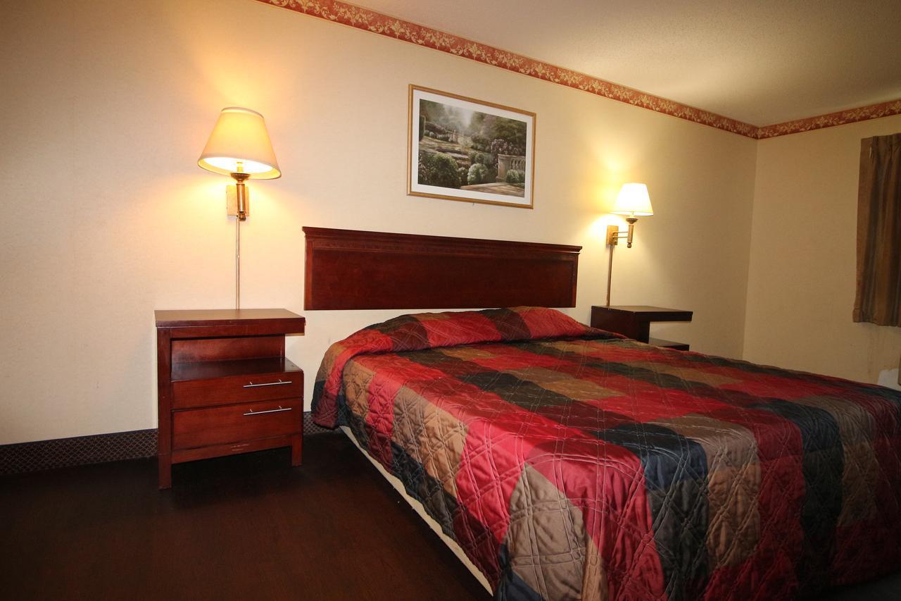 Magnolia Bay Hotel & Suites Jonesboro Bagian luar foto