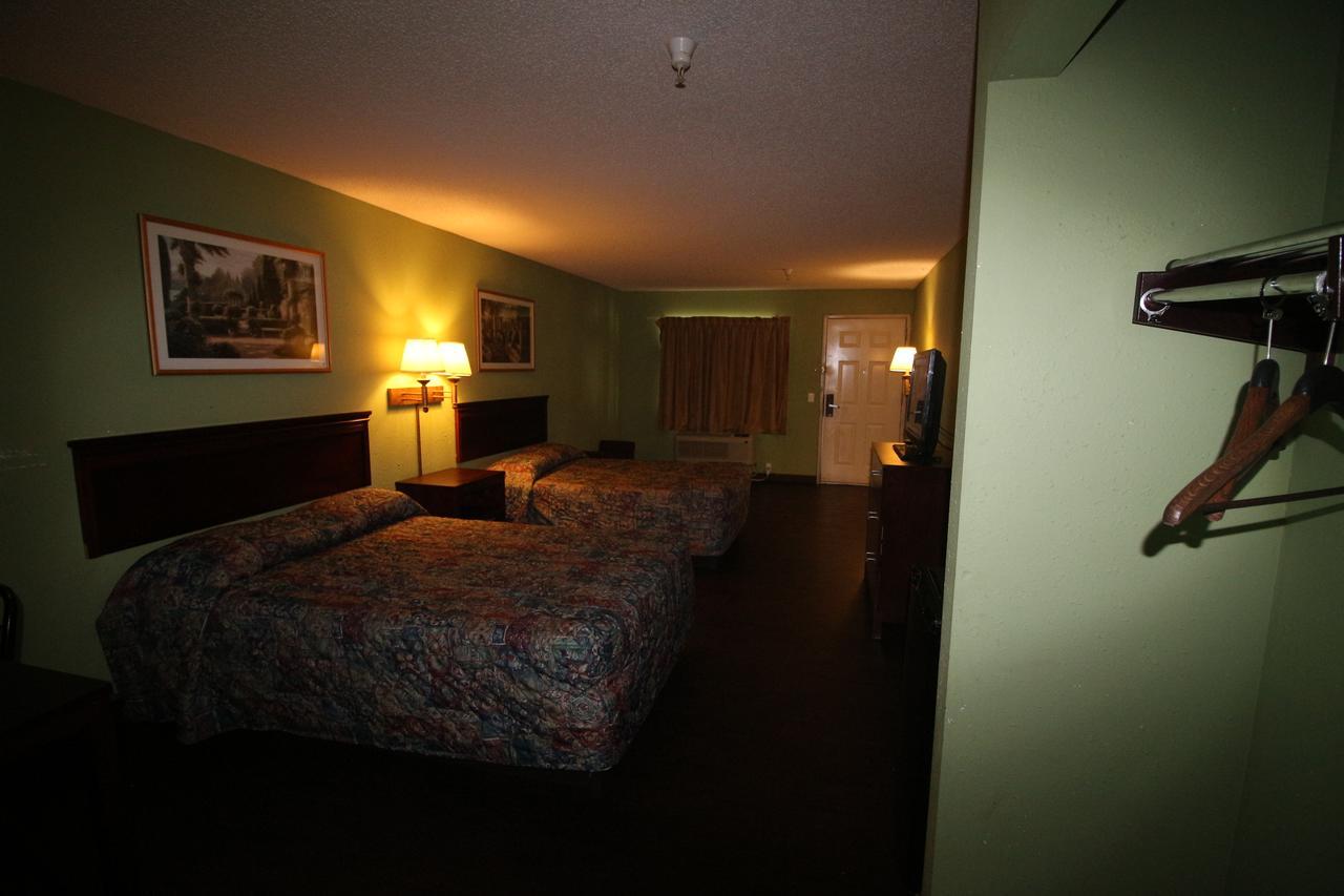Magnolia Bay Hotel & Suites Jonesboro Bagian luar foto