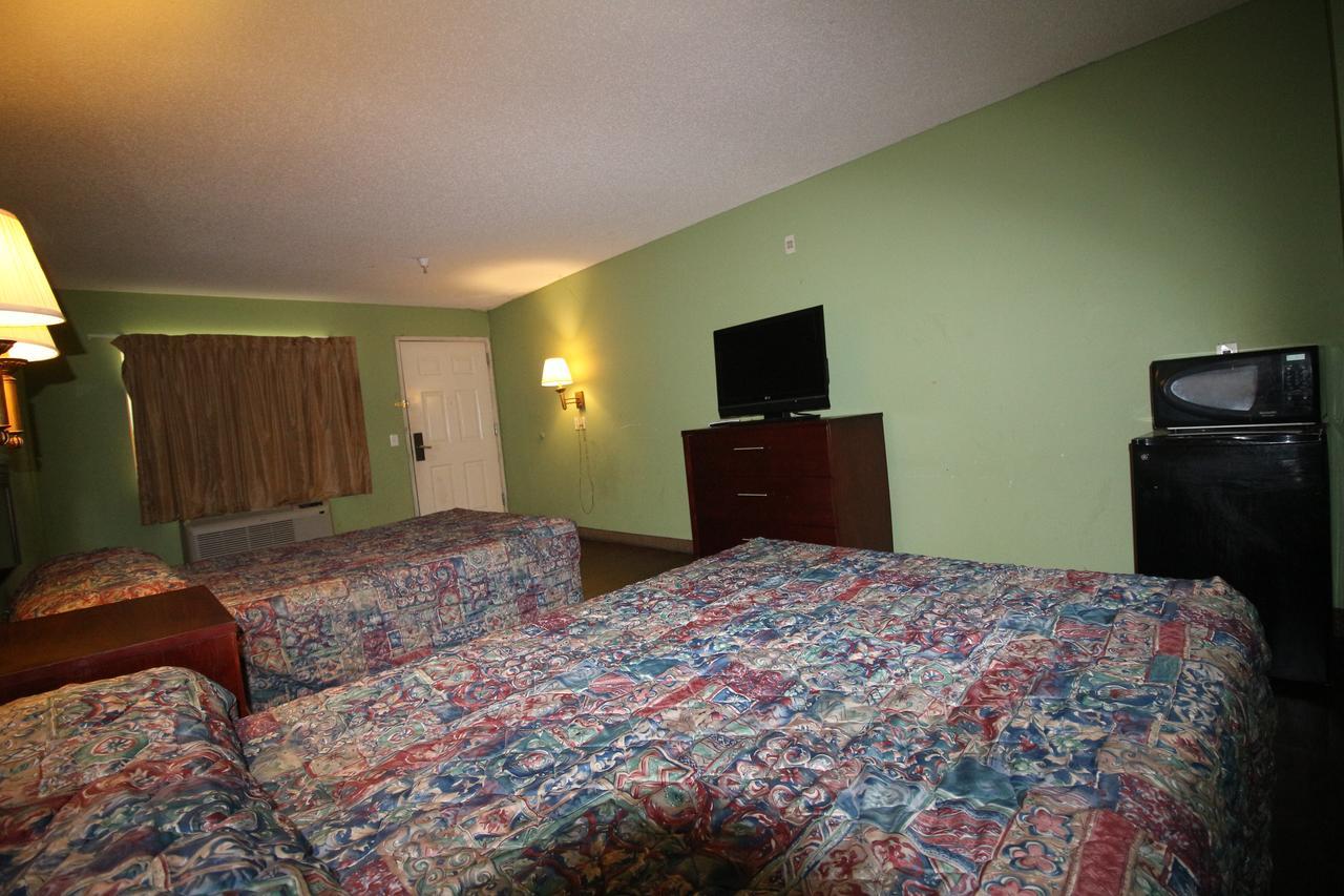 Magnolia Bay Hotel & Suites Jonesboro Bagian luar foto