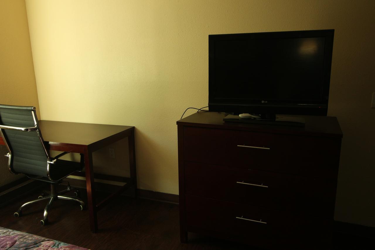 Magnolia Bay Hotel & Suites Jonesboro Bagian luar foto