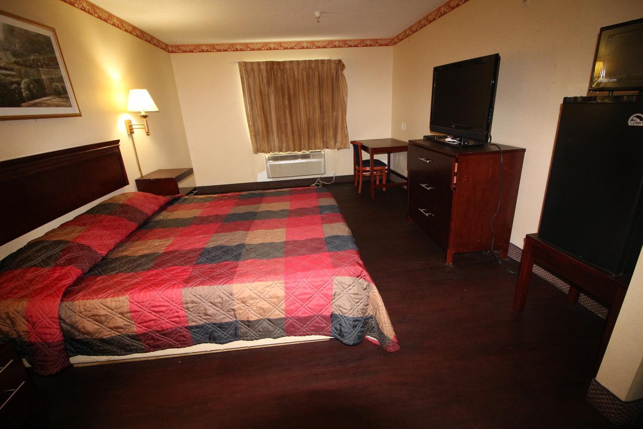 Magnolia Bay Hotel & Suites Jonesboro Bagian luar foto