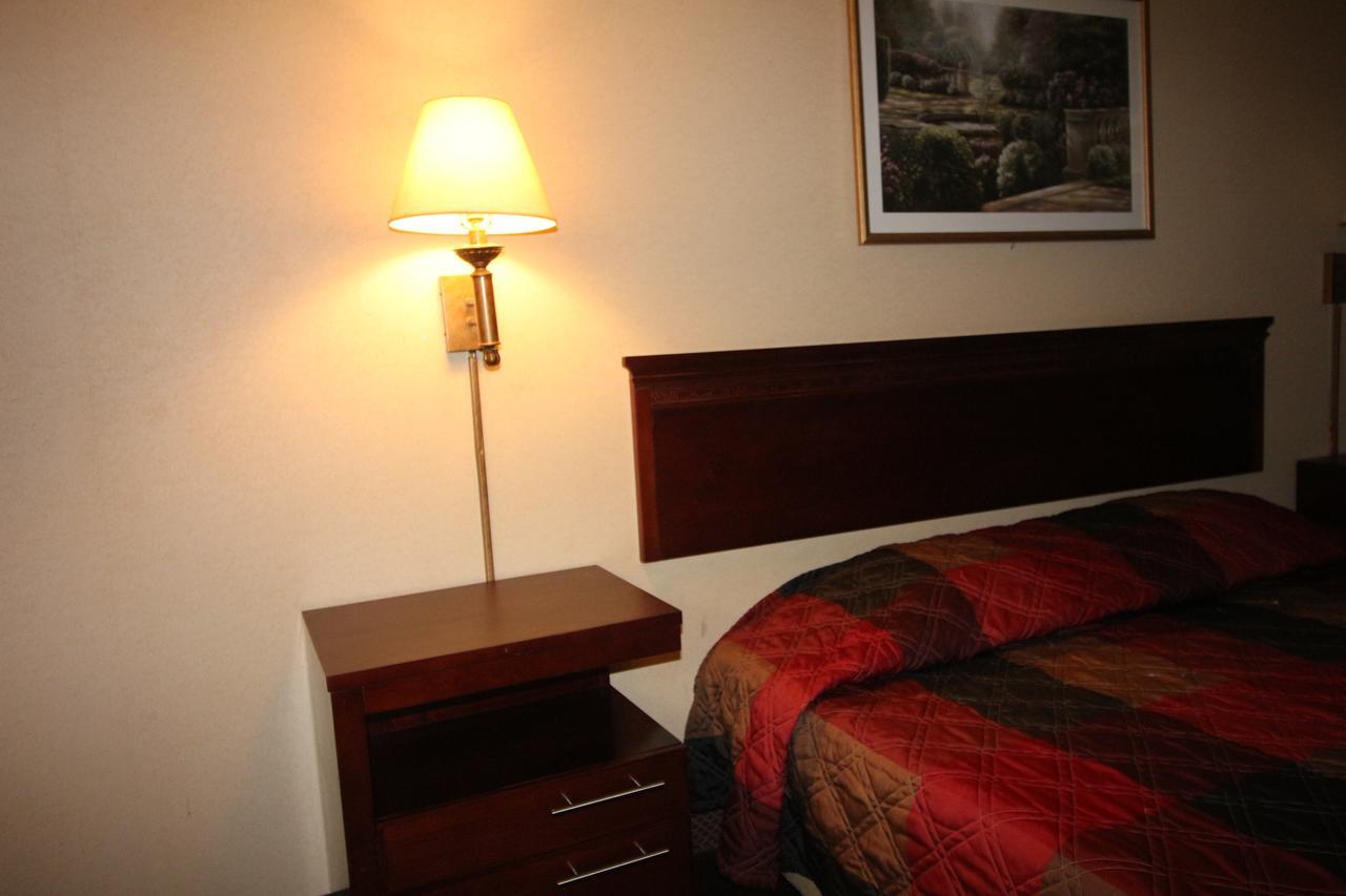 Magnolia Bay Hotel & Suites Jonesboro Bagian luar foto