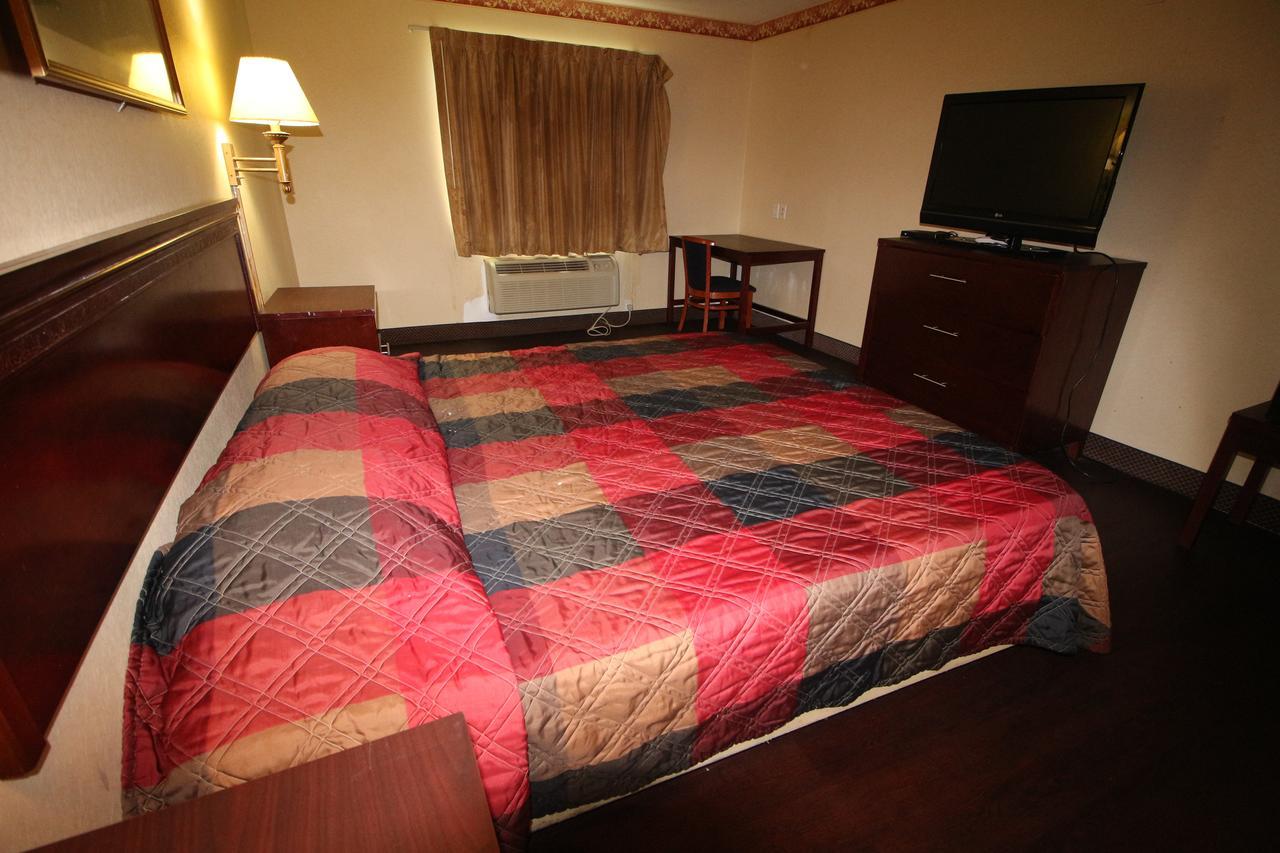Magnolia Bay Hotel & Suites Jonesboro Bagian luar foto