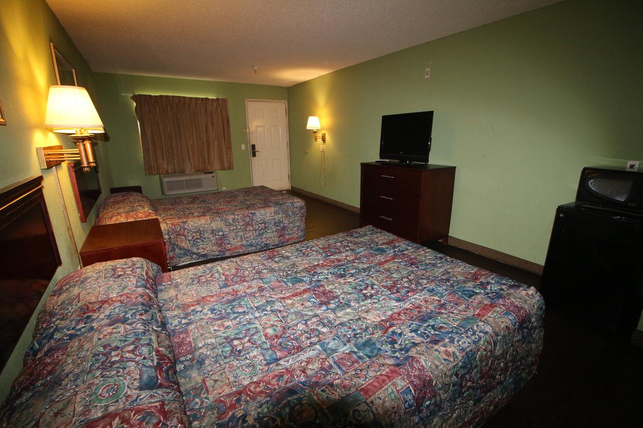 Magnolia Bay Hotel & Suites Jonesboro Bagian luar foto