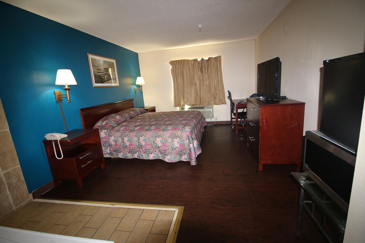 Magnolia Bay Hotel & Suites Jonesboro Bagian luar foto